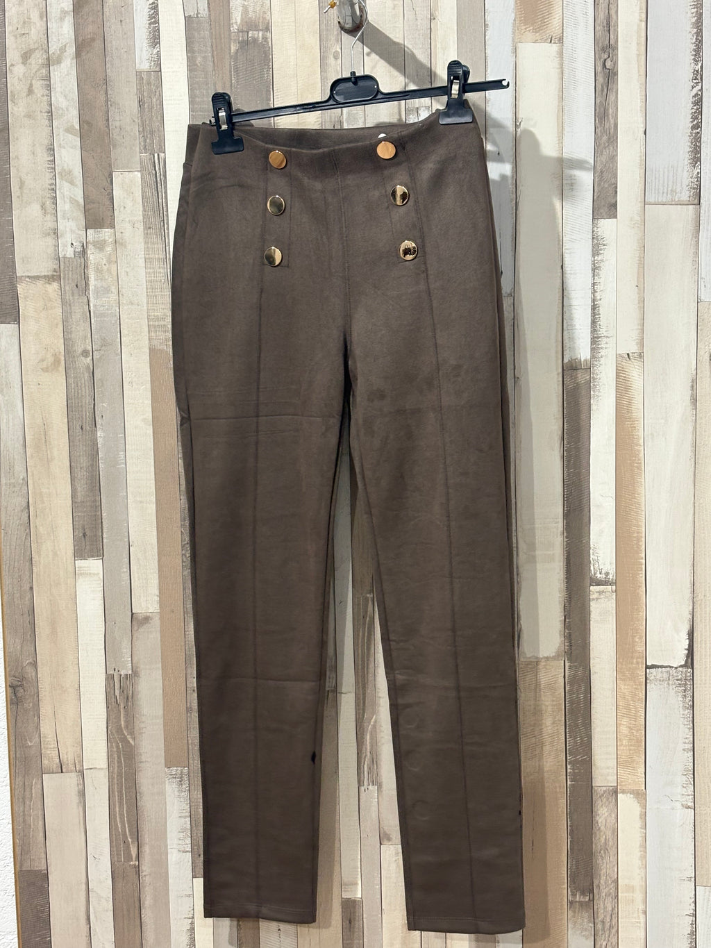 Pantalón antelina botón dorado